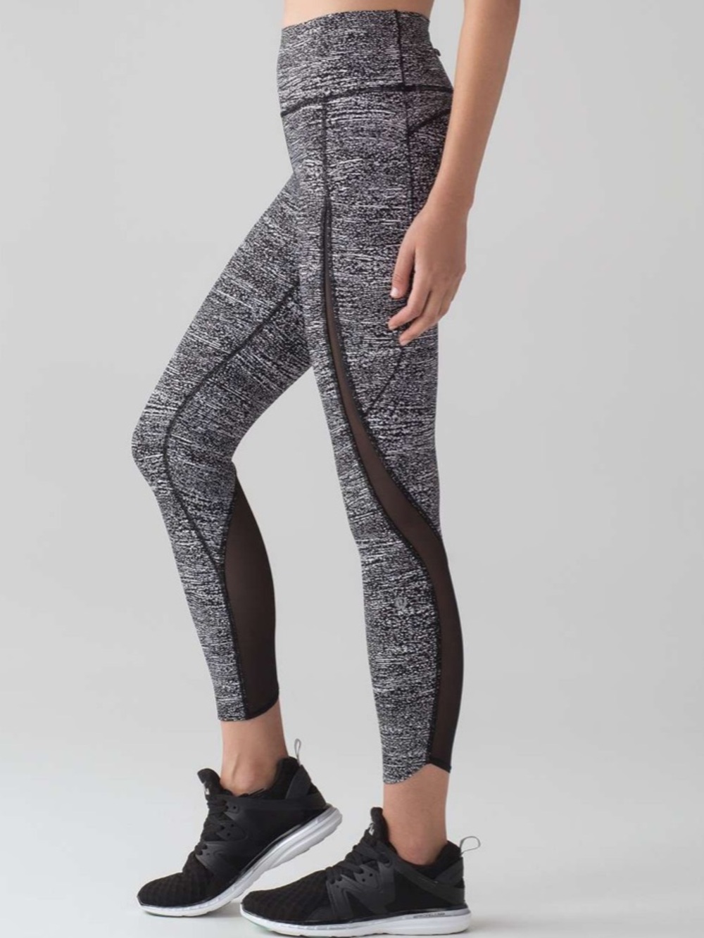 Lululemon Pace Perfect 7/8 Tight Leggings Air Time White Black Size 6